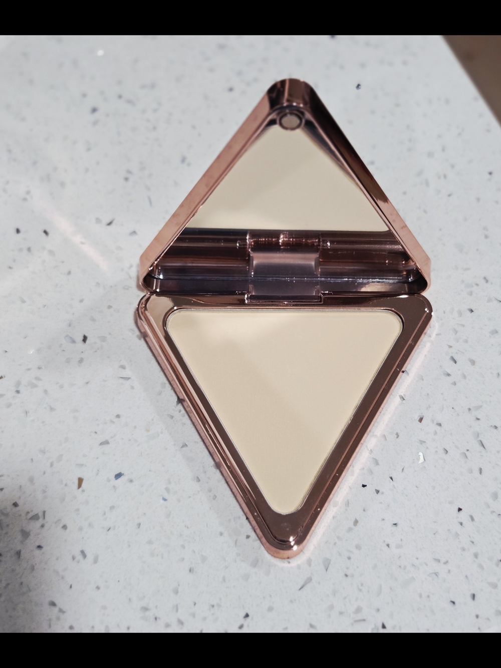 LYS Translucent Setting Powder - Picture 2 of 3